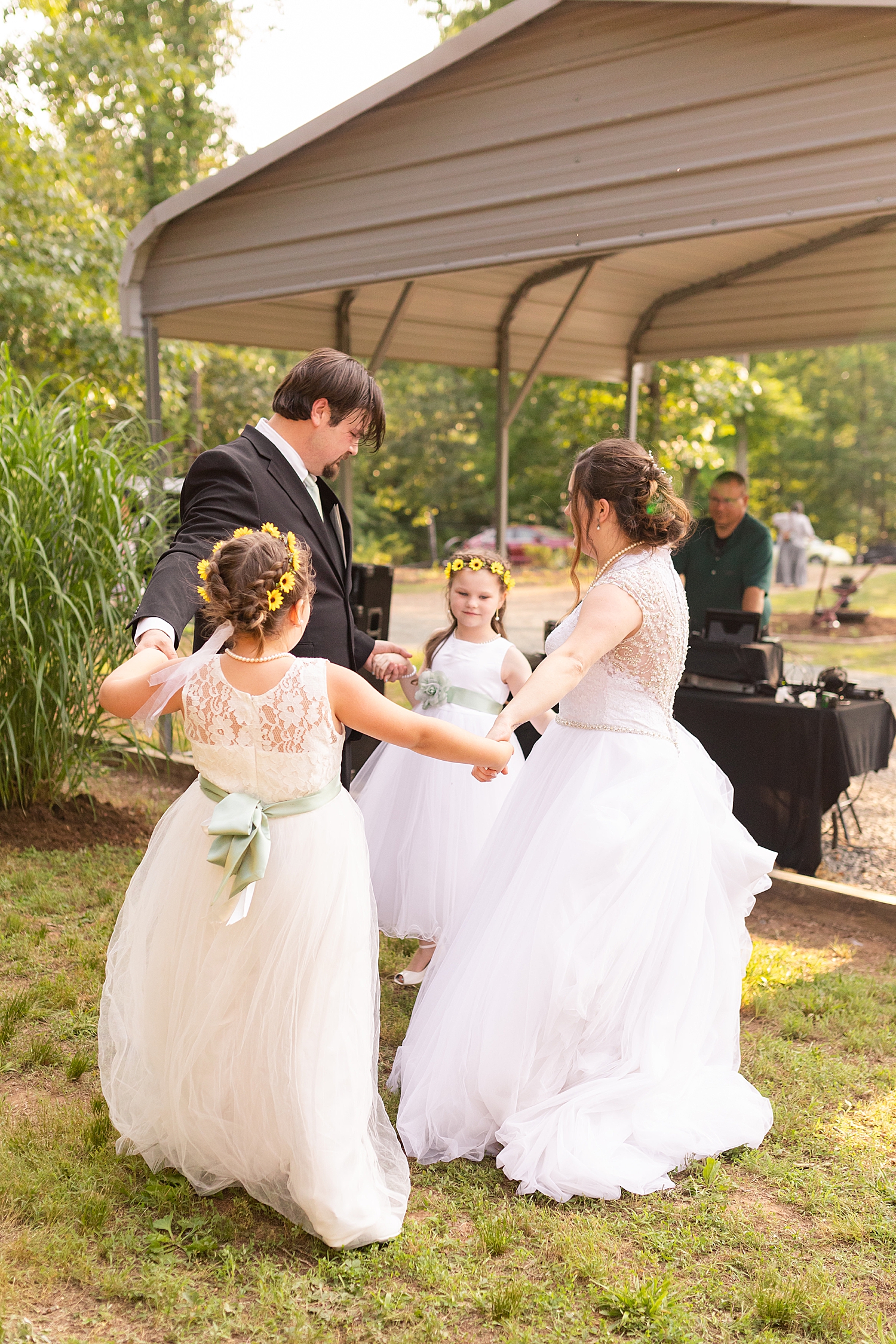 Intimate Spring Virginia Wedding Photo_0907.jpg