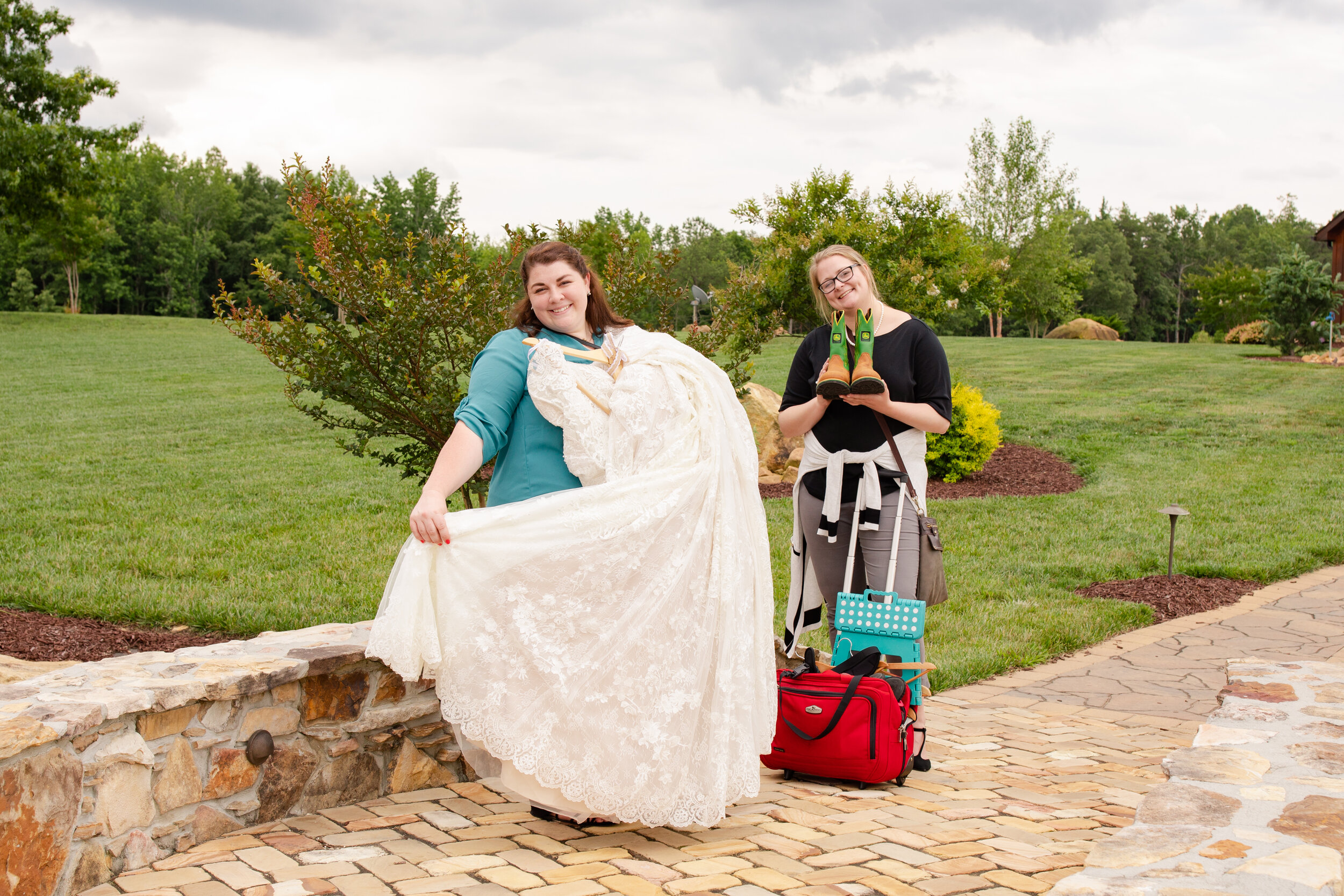 Wedding Day Assistants Lynchburg wedding photographer_4032.JPG