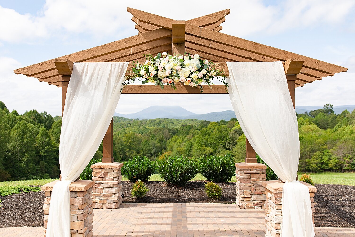 Summer Glass Hill Wedding_3707.jpg