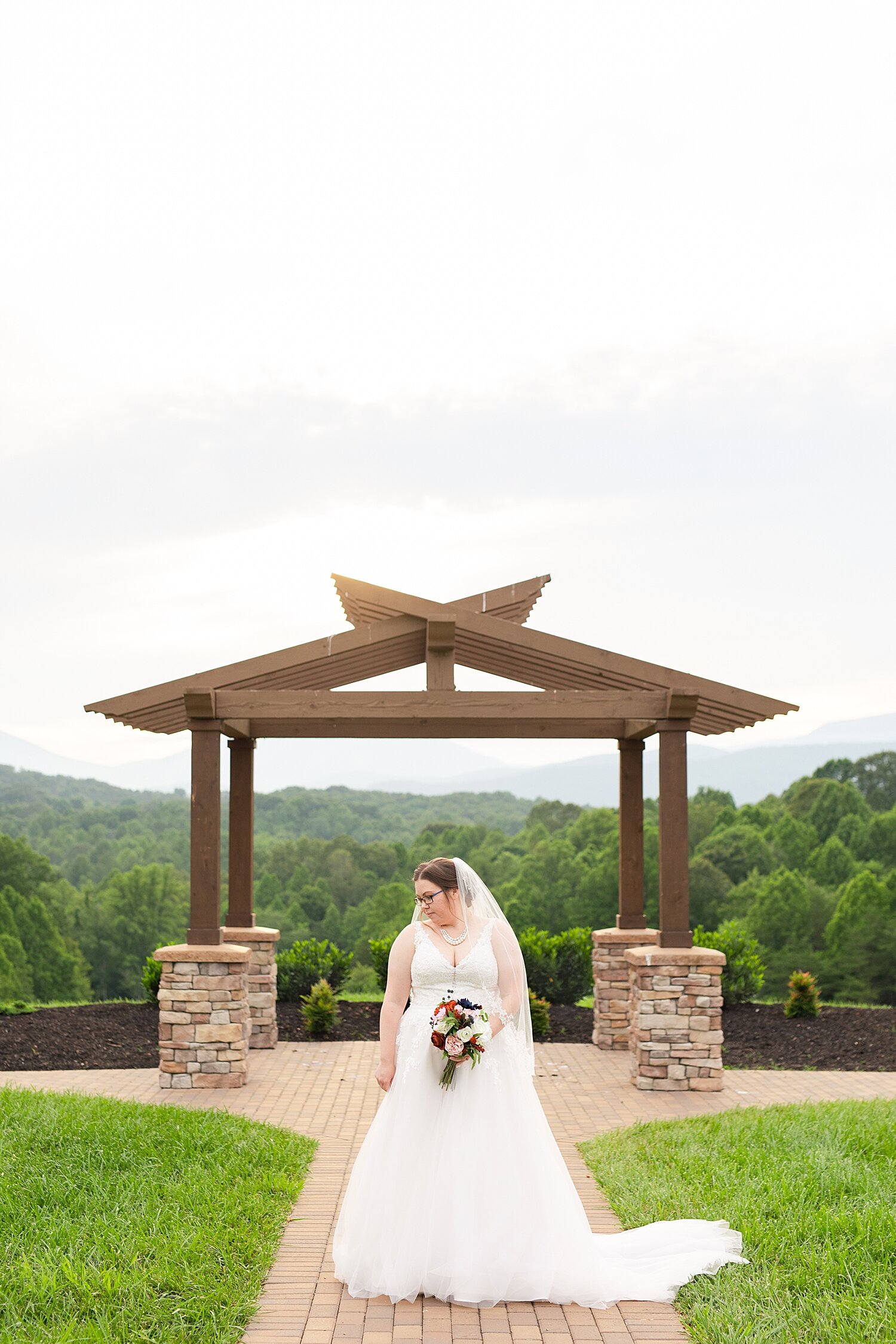 Glass Hill Venue Bridal Portraits_4585.jpg