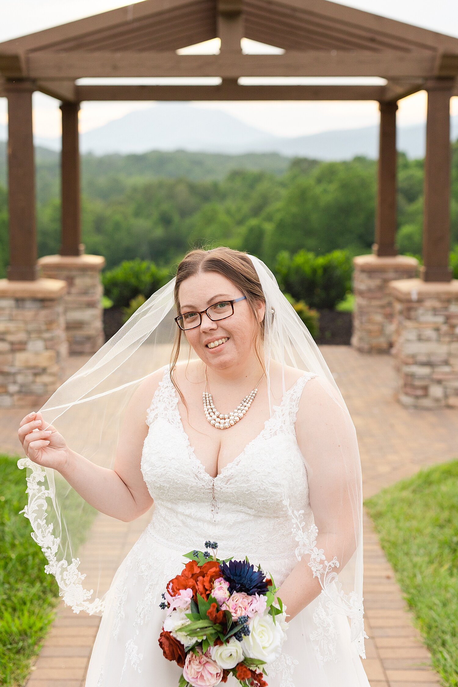 Glass Hill Venue Bridal Portraits_4586.jpg