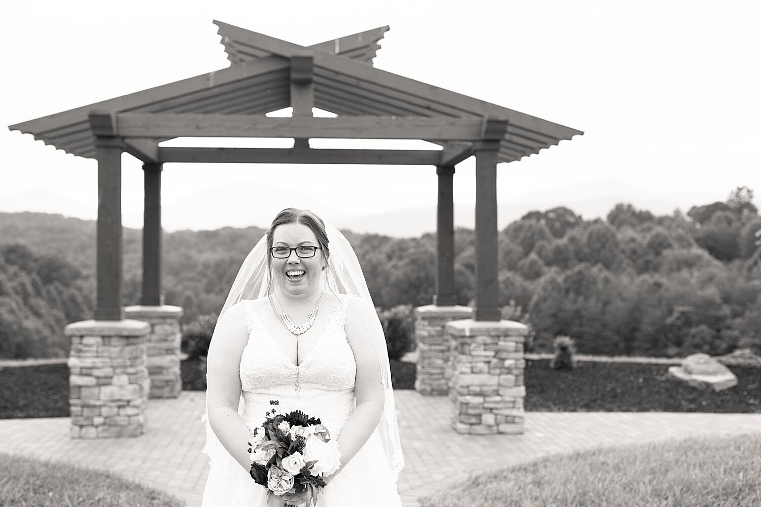 Glass Hill Venue Bridal Portraits_4596.jpg