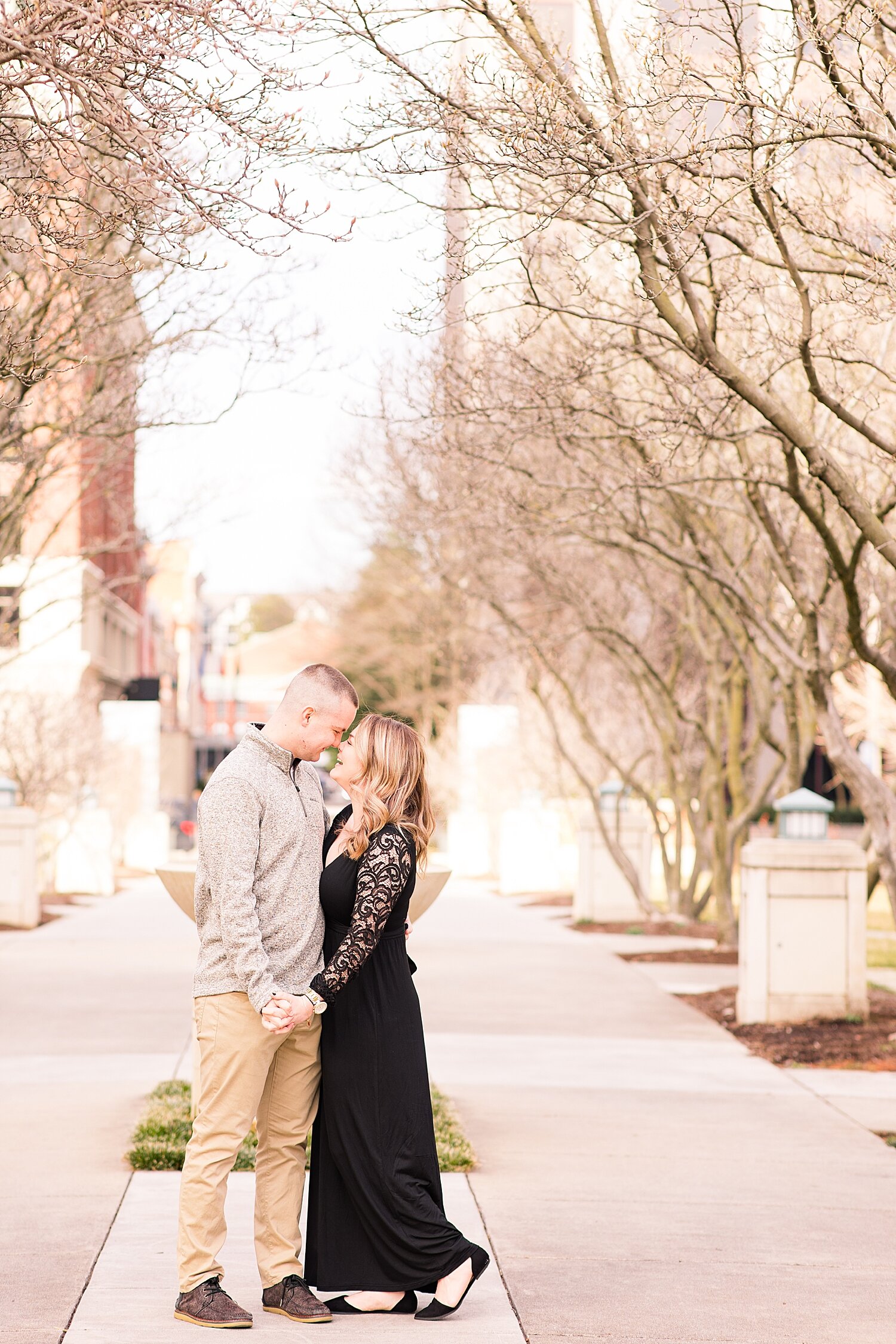 downtown roanoke engagement session_4746.jpg