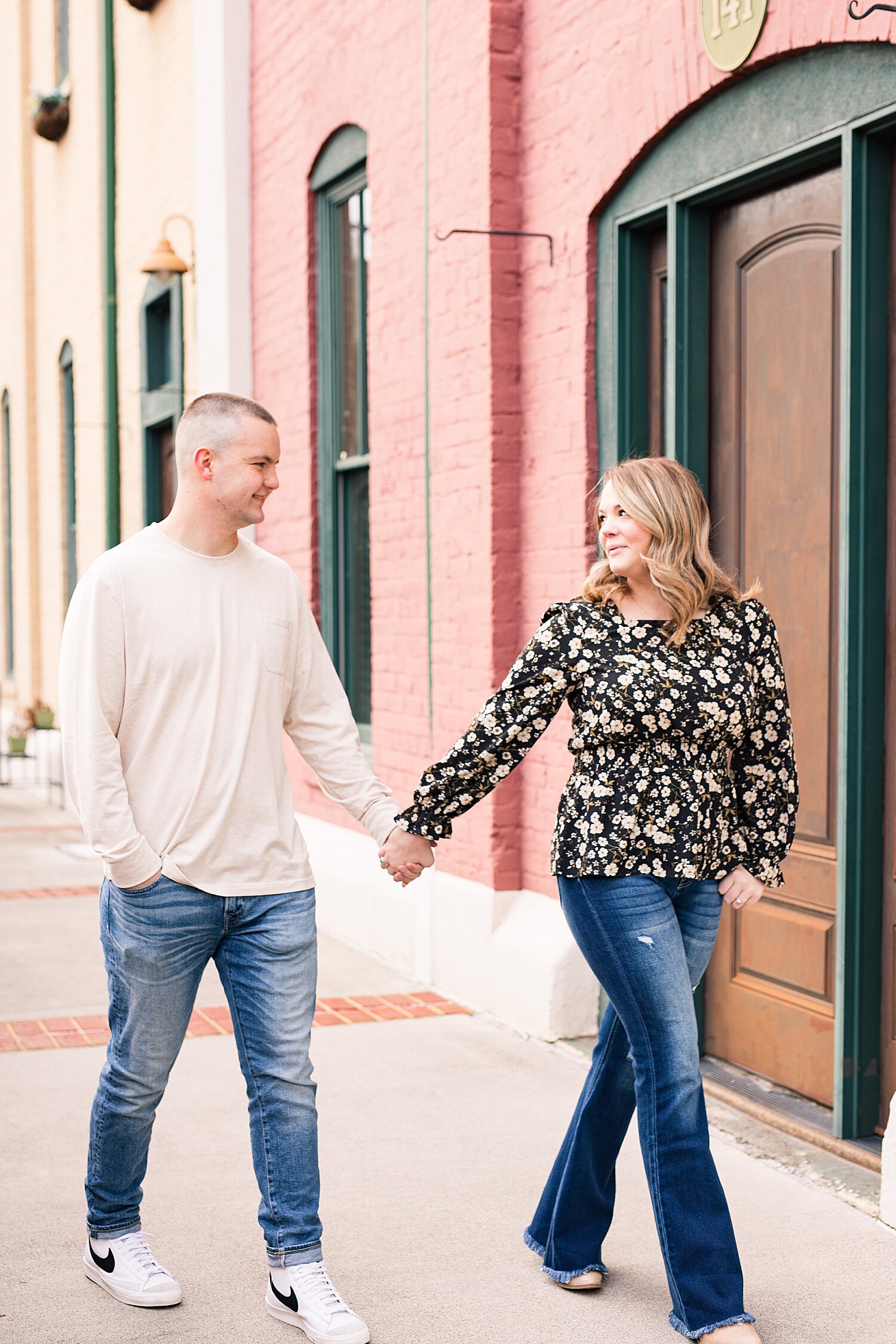 downtown roanoke engagement session_4757.jpg