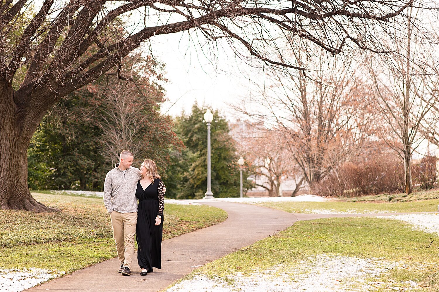 downtown roanoke engagement session_4770.jpg