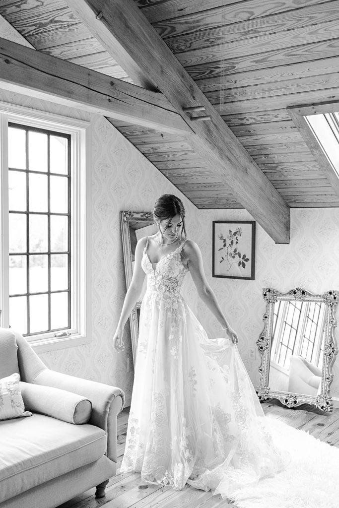 Bridal portrait in the bridal suite at Sorella Farms in Lynchburg, Virginia.