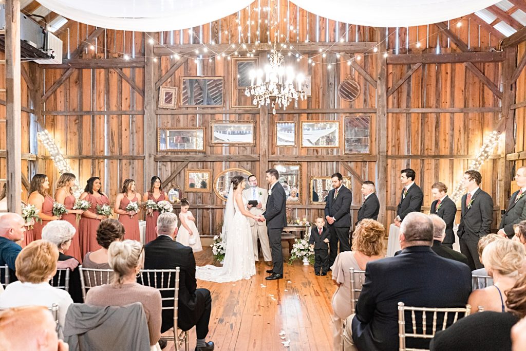 Rainy ceremony moments at Sorella Farms in Lynchburg, Virginia.