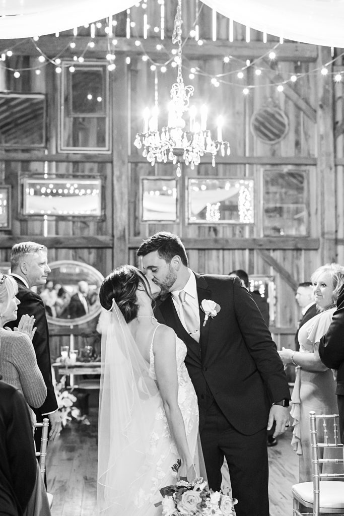 Rainy ceremony moments at Sorella Farms in Lynchburg, Virginia.