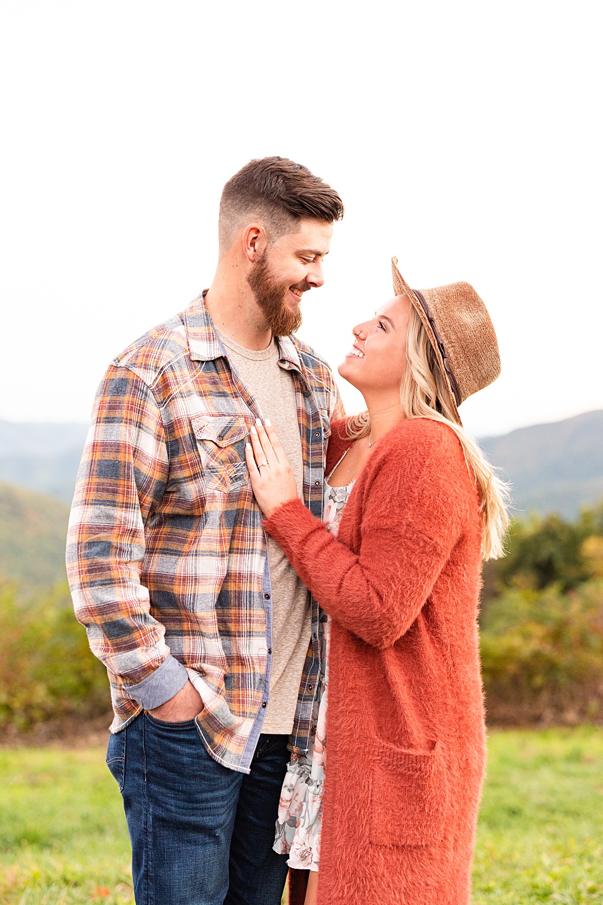 This Ravens Roost Overlook engagement session offers the perfect fall view of the Blue Ridge Mountains near Charlottesville, Virginia.