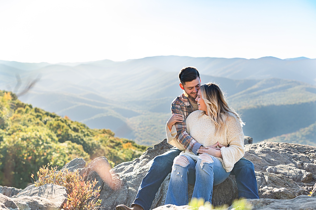 This Ravens Roost Overlook engagement session offers the perfect fall view of the Blue Ridge Mountains near Charlottesville, Virginia.