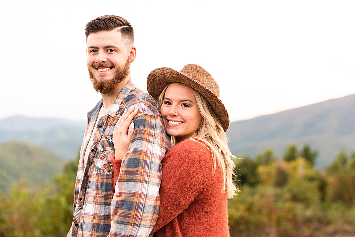 This Ravens Roost Overlook engagement session offers the perfect fall view of the Blue Ridge Mountains near Charlottesville, Virginia.