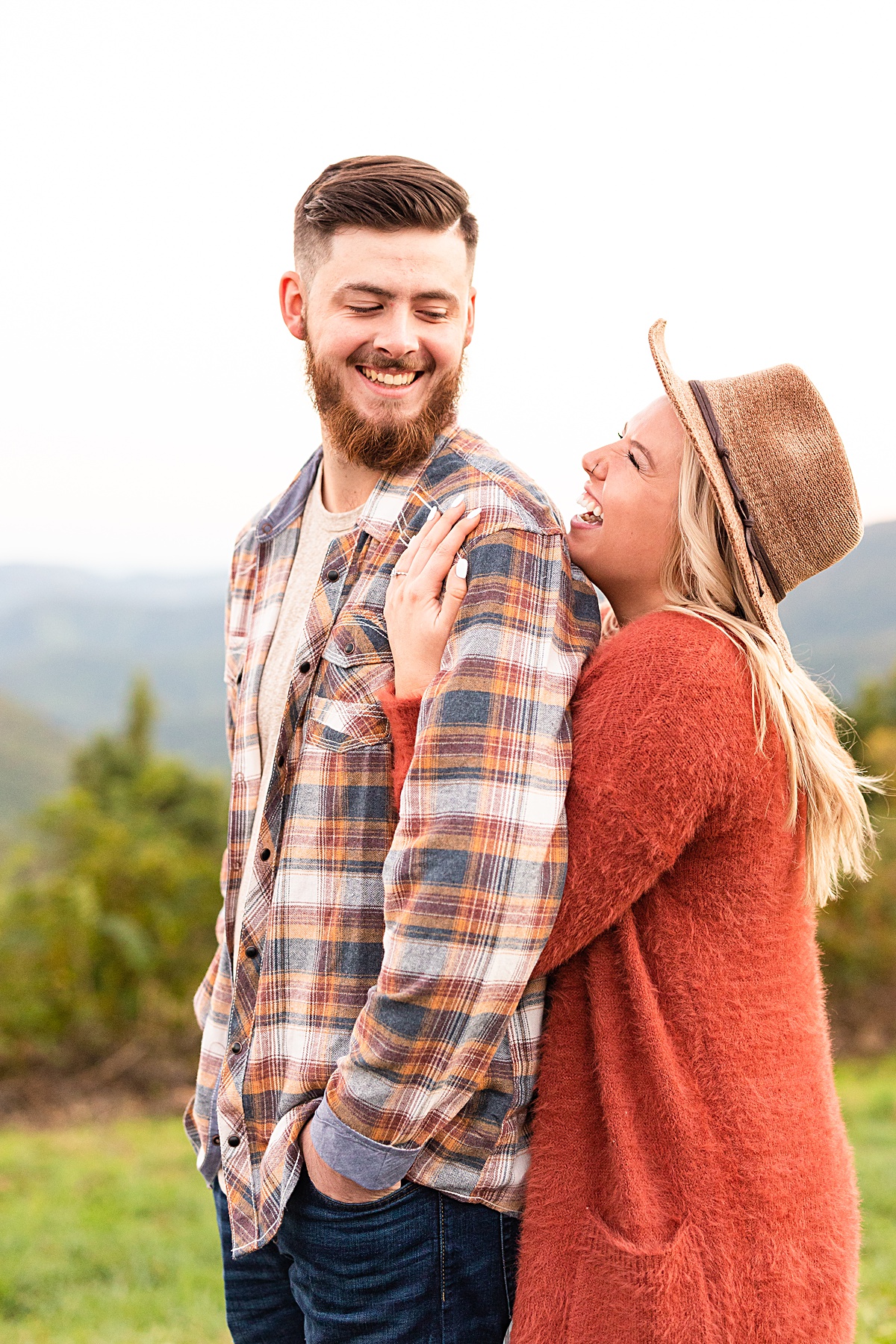 This Ravens Roost Overlook engagement session offers the perfect fall view of the Blue Ridge Mountains near Charlottesville, Virginia.