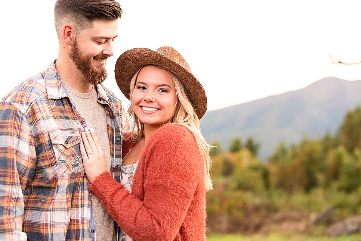 This Ravens Roost Overlook engagement session offers the perfect fall view of the Blue Ridge Mountains near Charlottesville, Virginia.